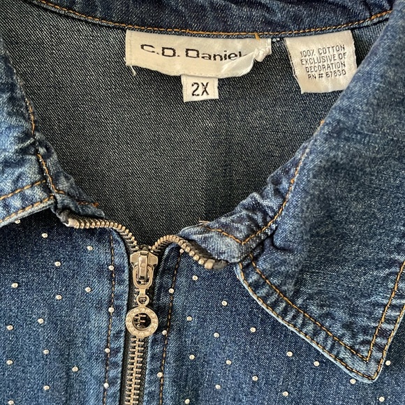 A studded denim jacket - Picture 3 of 4